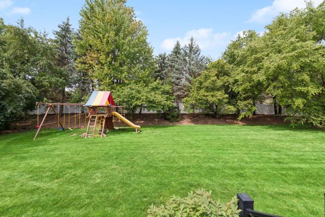 899 Rolling Bluff, Excelsior, MN 55331