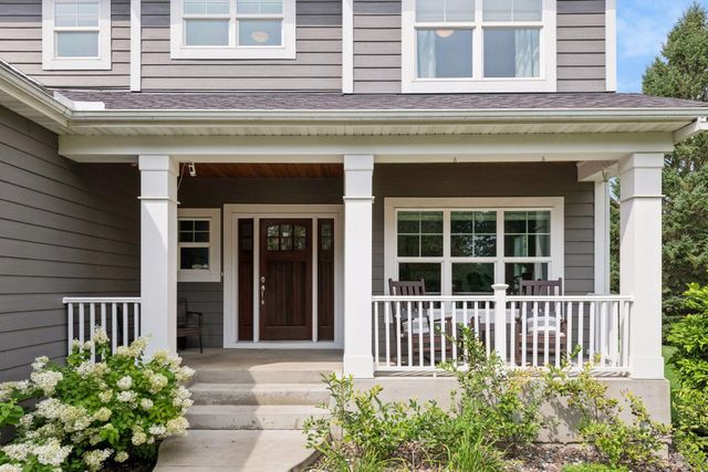 899 Rolling Bluff, Excelsior, MN 55331
