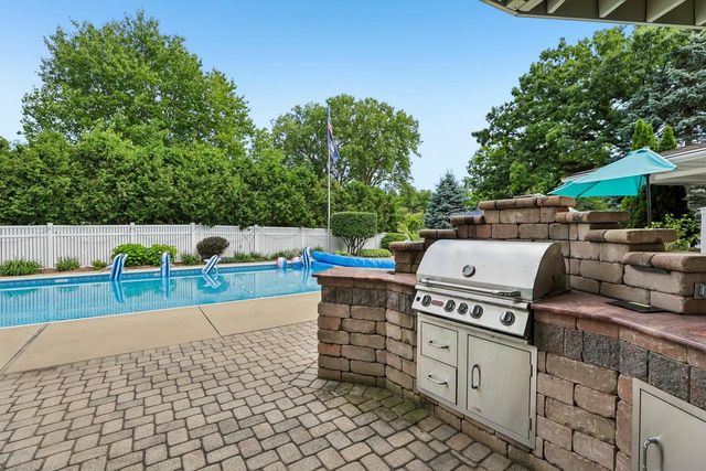 702 Glenwood Court, Jefferson, WI 53549