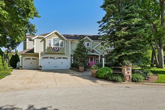 702 Glenwood Court, Jefferson, WI 53549