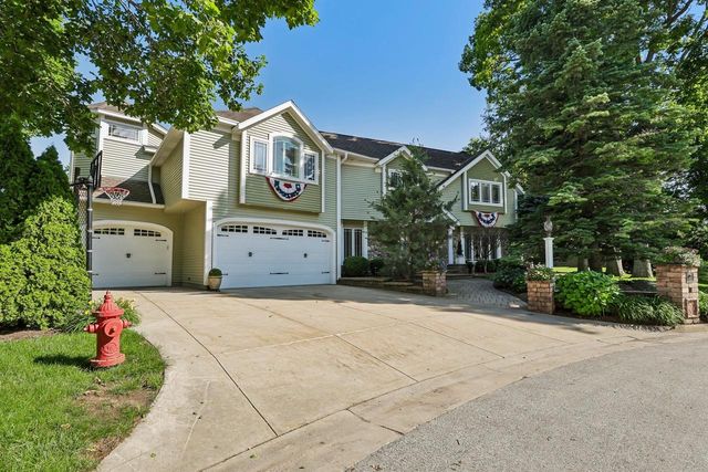 702 Glenwood Court, Jefferson, WI 53549