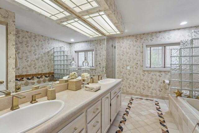 702 Glenwood Court, Jefferson, WI 53549