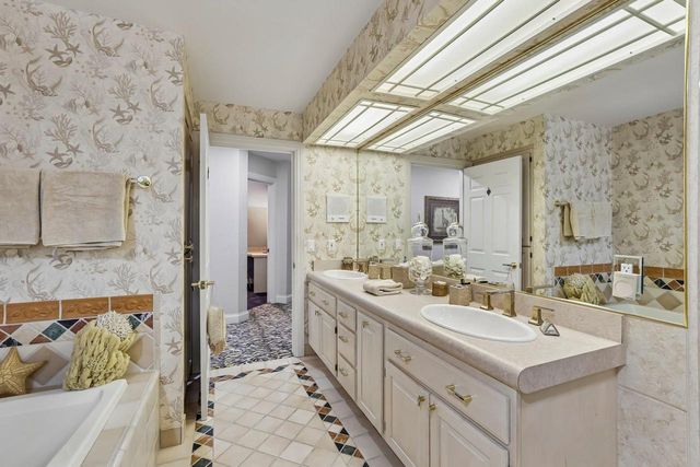 702 Glenwood Court, Jefferson, WI 53549