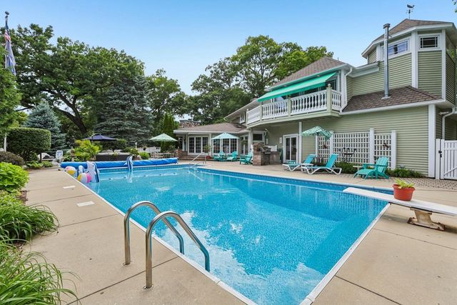 702 Glenwood Court, Jefferson, WI 53549