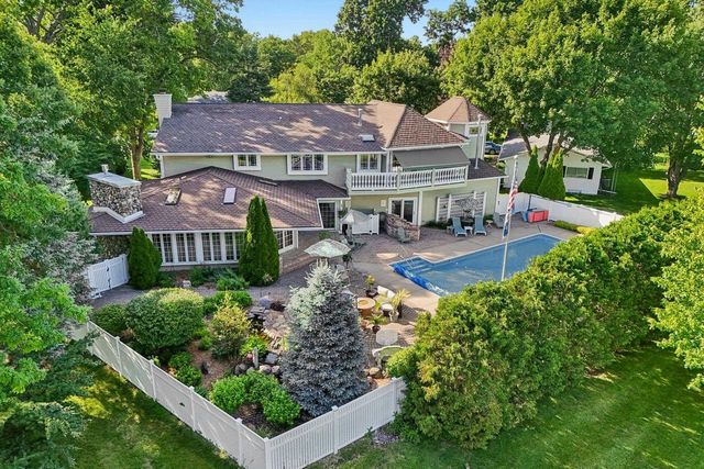 702 Glenwood Court, Jefferson, WI 53549