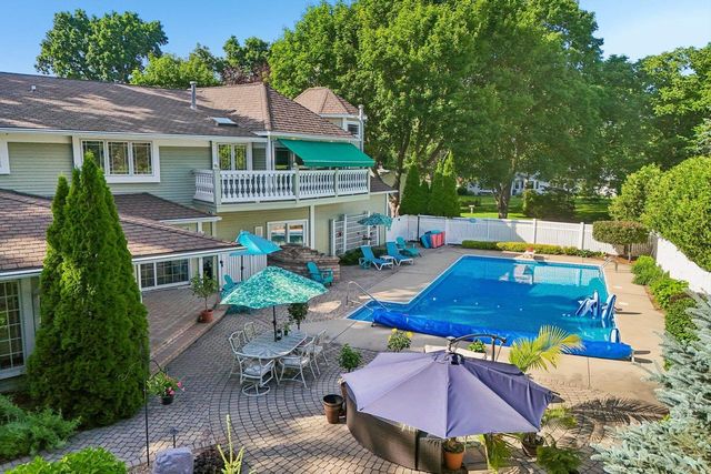 702 Glenwood Court, Jefferson, WI 53549