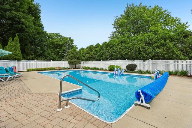 702 Glenwood Court, Jefferson, WI 53549