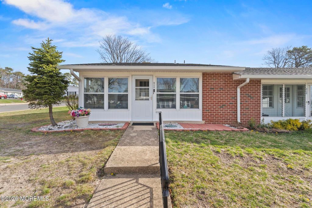 874A Balmoral Court, Lakewood, NJ 08701