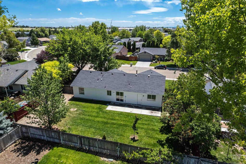 7842 Arlington Dr, Nampa, ID 83687