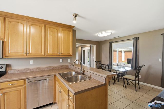 213 Smokey Hills Court, New Market, AL 35761