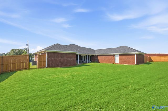 213 Smokey Hills Court, New Market, AL 35761