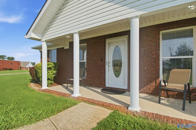 213 Smokey Hills Court, New Market, AL 35761