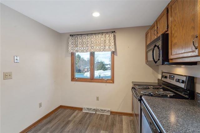 105 Lancelot Lane, Camillus, NY 13031