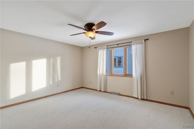 105 Lancelot Lane, Camillus, NY 13031