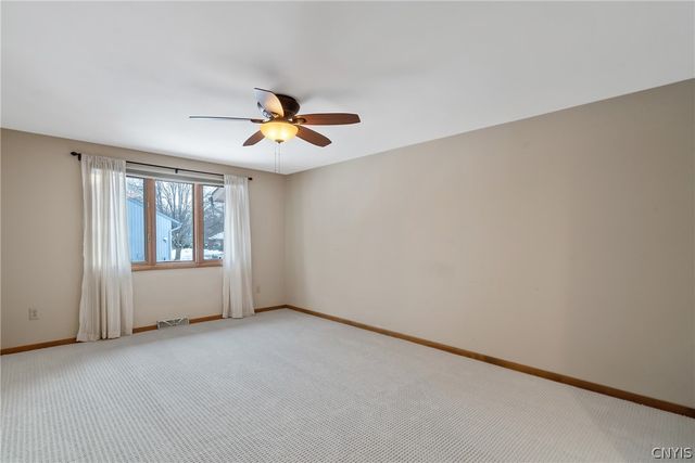 105 Lancelot Lane, Camillus, NY 13031