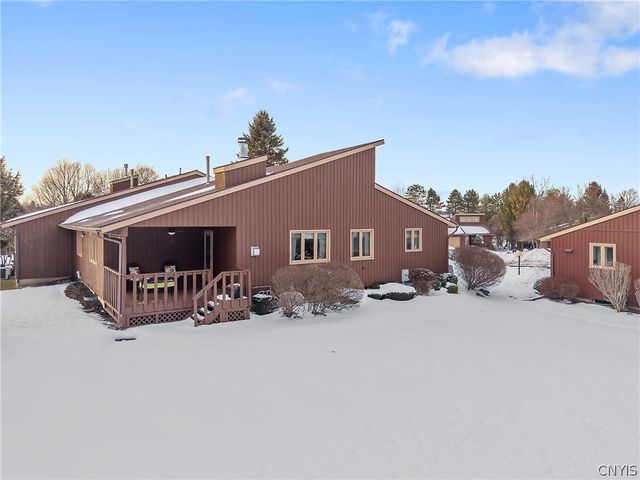 105 Lancelot Lane, Camillus, NY 13031