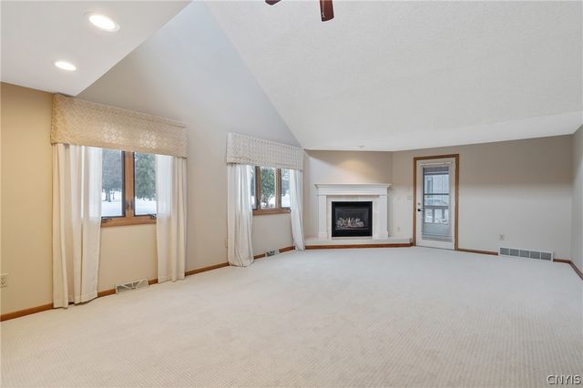 105 Lancelot Lane, Camillus, NY 13031