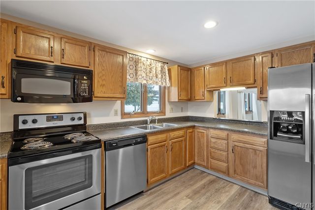 105 Lancelot Lane, Camillus, NY 13031