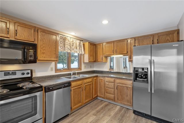 105 Lancelot Lane, Camillus, NY 13031