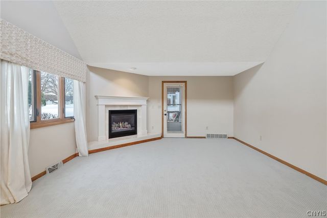 105 Lancelot Lane, Camillus, NY 13031