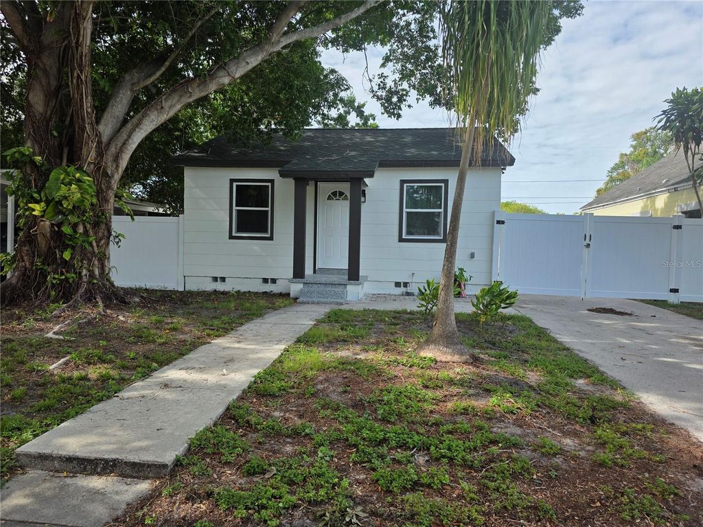 2590 18TH AVENUE N, St Petersburg, FL 33713