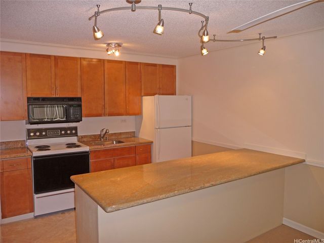 1617 Clark Street 804, Honolulu, HI 96822