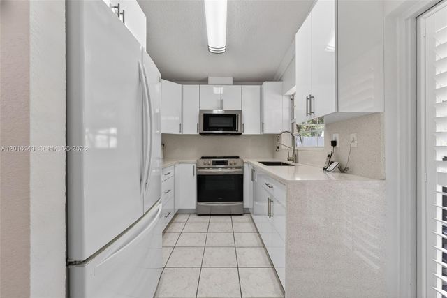 14815 SW 81st St B, Miami, FL 33193