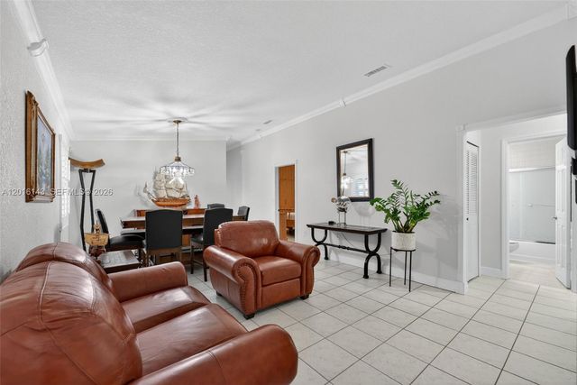 14815 SW 81st St B, Miami, FL 33193