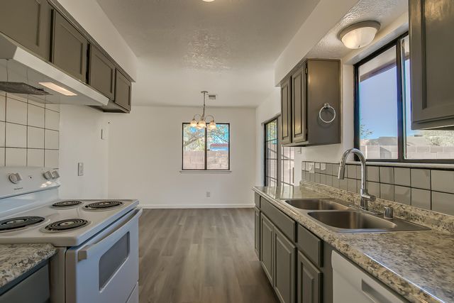 3919 San Isidro Street NW, Albuquerque, NM 87107