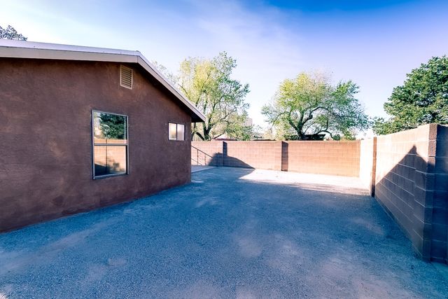 3919 San Isidro Street NW, Albuquerque, NM 87107