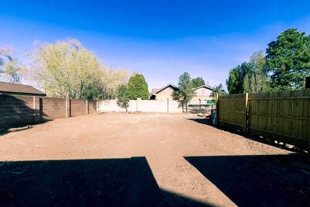 3919 San Isidro Street NW, Albuquerque, NM 87107