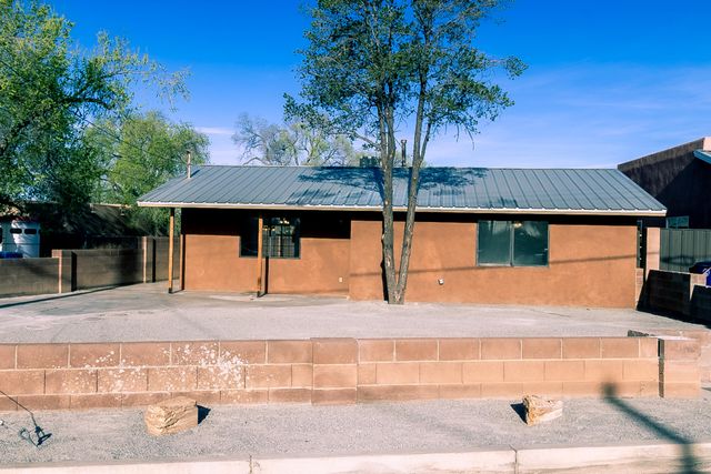 3919 San Isidro Street NW, Albuquerque, NM 87107