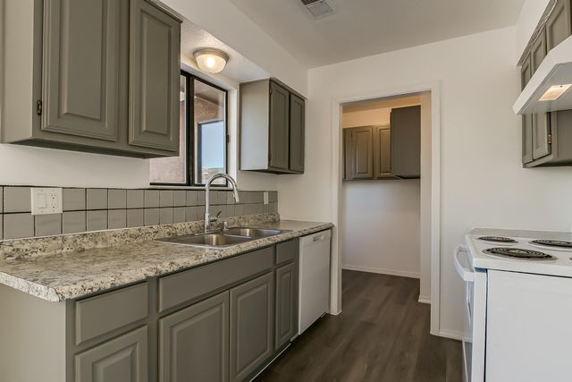 3919 San Isidro Street NW, Albuquerque, NM 87107