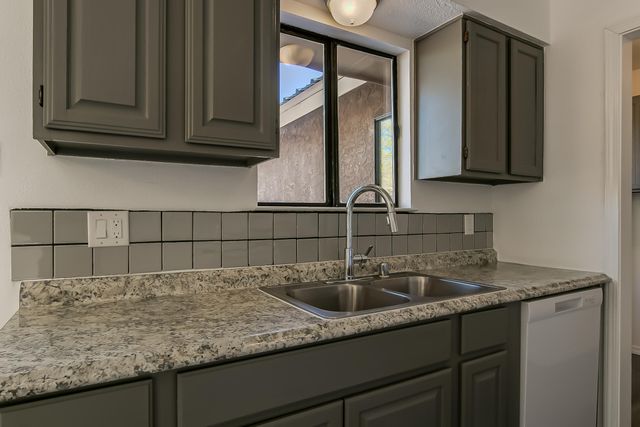 3919 San Isidro Street NW, Albuquerque, NM 87107