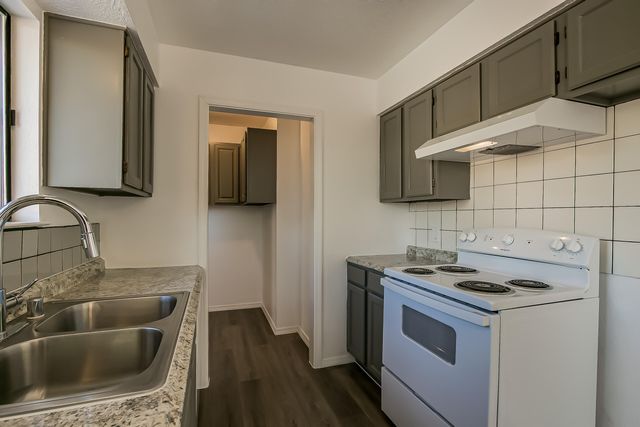 3919 San Isidro Street NW, Albuquerque, NM 87107