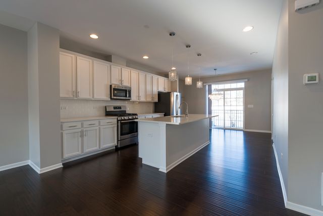 2534 Huntleigh Lane, Woodridge, IL 60517