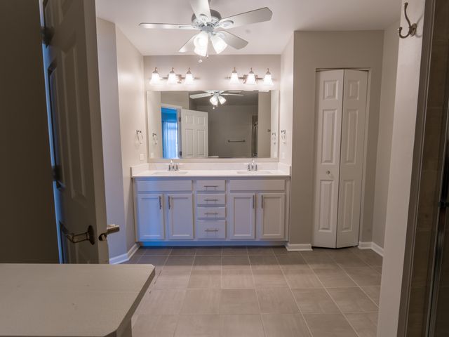 2534 Huntleigh Lane, Woodridge, IL 60517