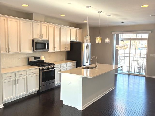 2534 Huntleigh Lane, Woodridge, IL 60517