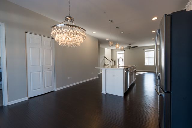 2534 Huntleigh Lane, Woodridge, IL 60517