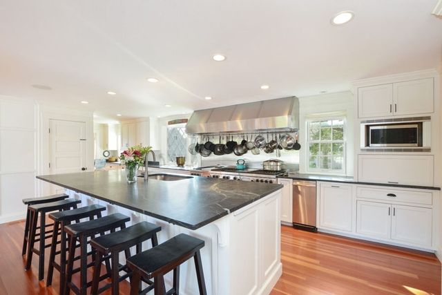 18 Mount Vernon, Barnstable, MA 02647