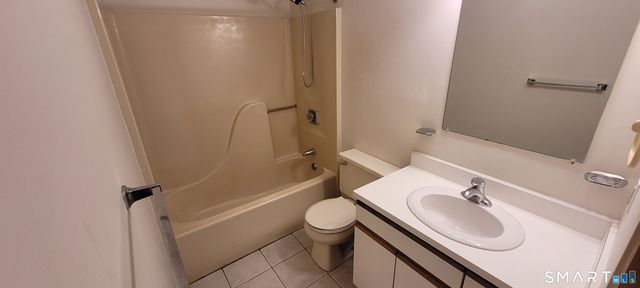 482 Lake Avenue 6, Bristol, CT 06010