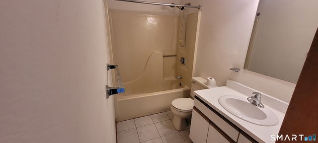 482 Lake Avenue 6, Bristol, CT 06010