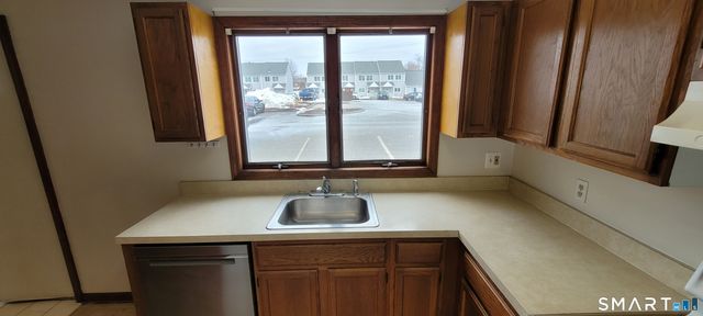 482 Lake Avenue 6, Bristol, CT 06010