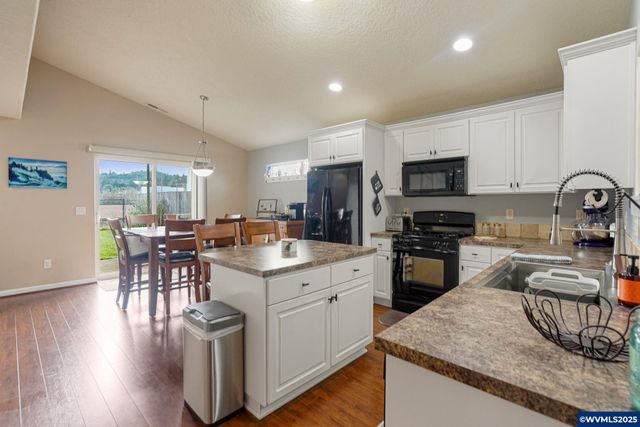 1503 SE Jonathan Av, Dallas, OR 97339