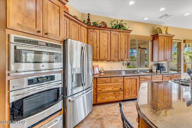 1153 W Saddlehorn Drive, Oro Valley, AZ 85704