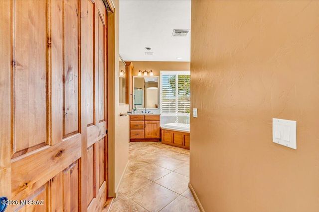 1153 W Saddlehorn Drive, Oro Valley, AZ 85704