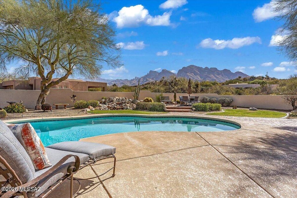 1153 W Saddlehorn Drive, Oro Valley, AZ 85704