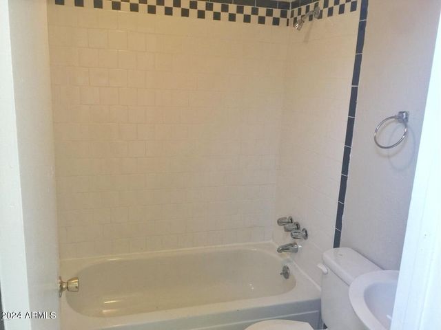 1019 W WOODLAND Avenue 9, Phoenix, AZ 85007