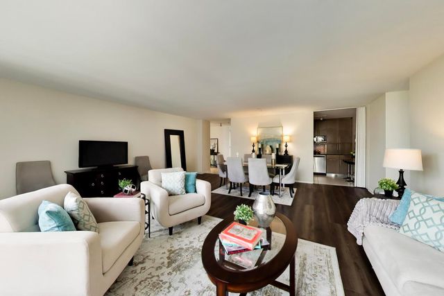 330 W Diversey Parkway 902-04, Chicago, IL 60657