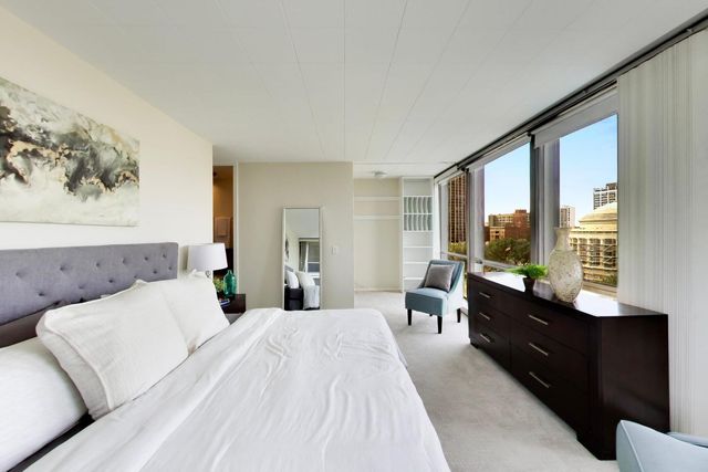 330 W Diversey Parkway 902-04, Chicago, IL 60657